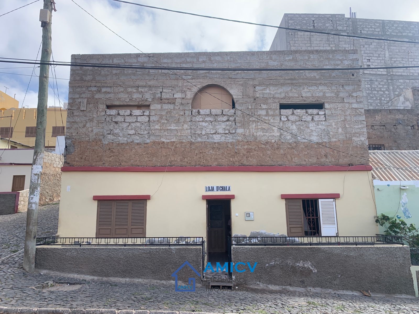CASA COM TOSCO MONTE SOSSEGO