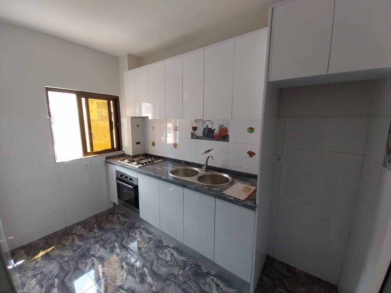 Apartamento T2 para arrendamento na Praia, Santiago